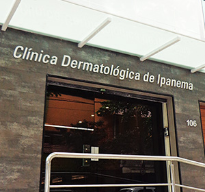 <span>Letreiro da Clínica Dermatológica de Ipanema</span><i>→</i>